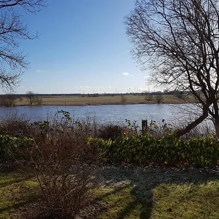 Elbblick Mit Garten *